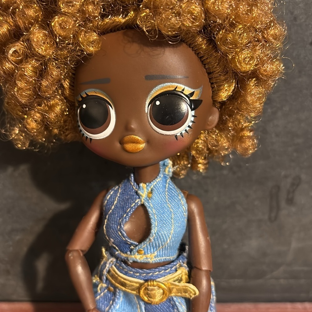 LOL  Doll with Curly Hair and Denim Outfit - Picture 3 of 4